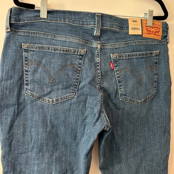 Levi’s Mid-Rise Boyfriend Ripped Jeans - Picture 7 of 9